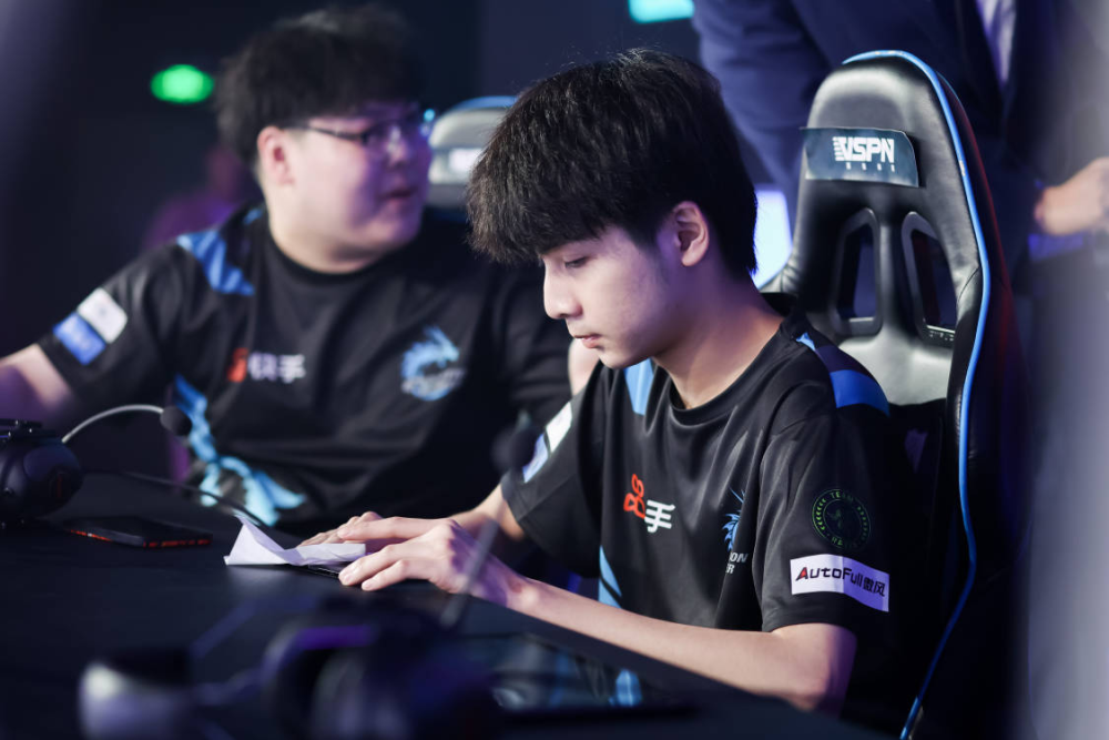  那不勒斯,客场雨战逆转亚特兰大登顶积分榜  