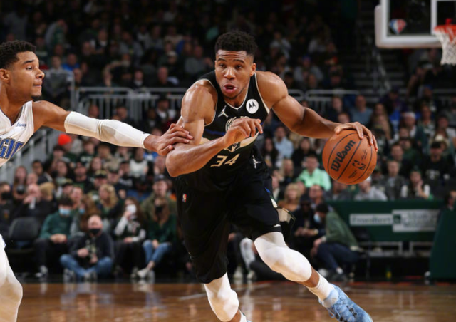  字母哥狂轰四十一分雄鹿轻取魔术迎三连胜  