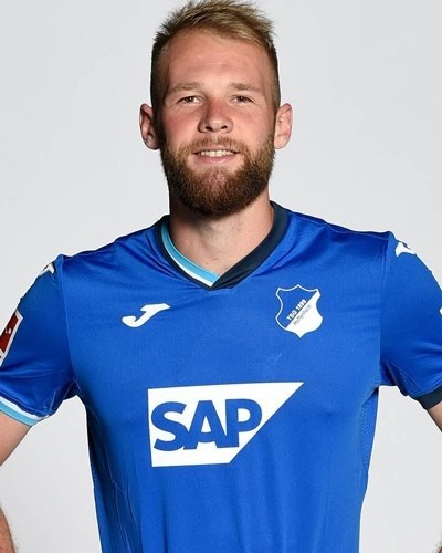  罗马队长关键头球制胜，率队斩获欧战资格关键三分